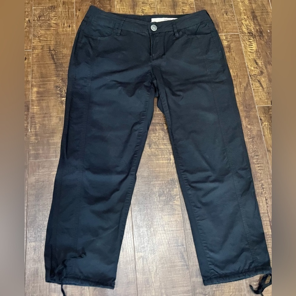 DKNY jeans, Capri pants color: what time is it black.
